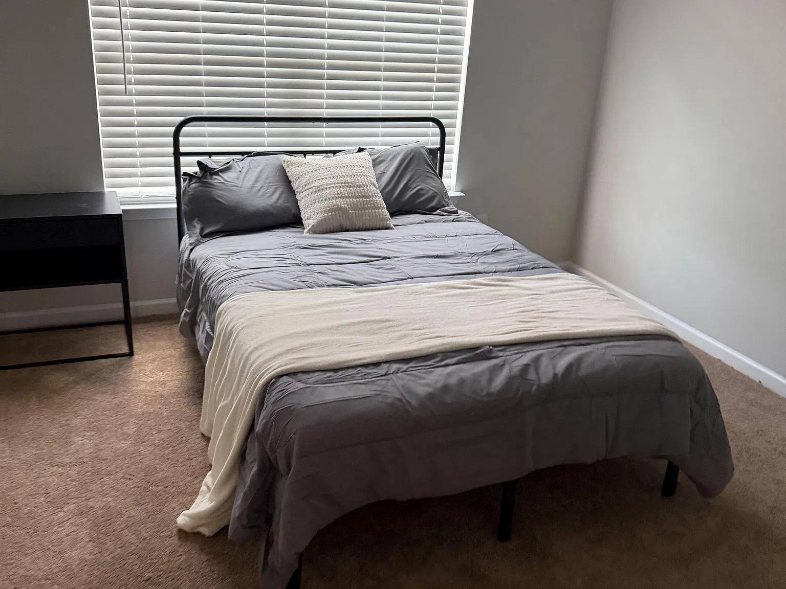 4 bed, 2.5 bath, 1918 sqft, $1,083 — Photo 2