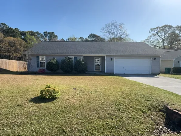 437 Boysenberry Ln, Hubert, NC 28539