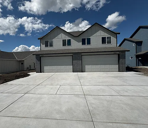 722 E Briarbrook Ln Photo 1