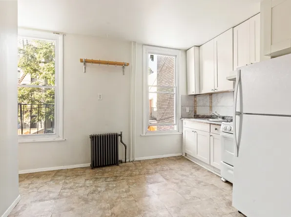 192 22nd Street image 1 of 4