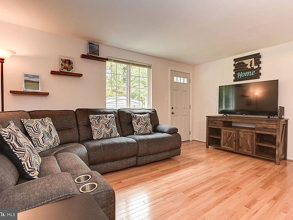 3rd image of 3640 Seaford Ct