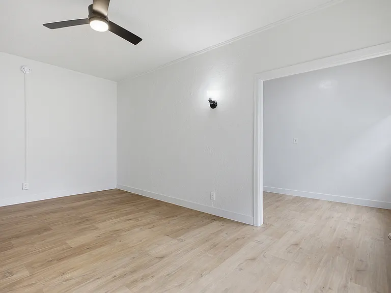 1932 W 25th St #9 — Photo 12
