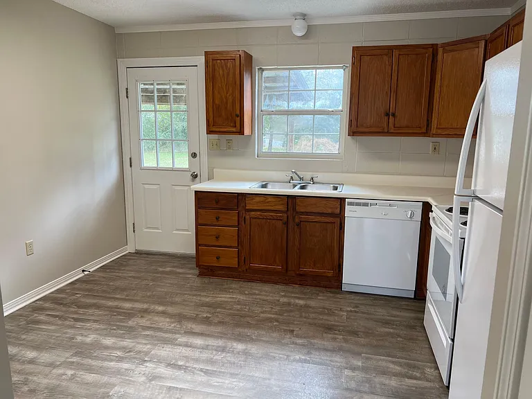 13270 Wisconsin St — Photo 6