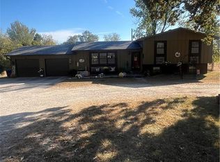 1655 80th Rd, Thayer, KS 66776