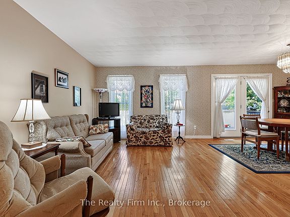 5th image of 573 Lansdowne Ave