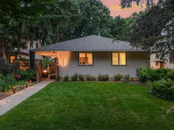 1049 Thomas Ave S, Minneapolis, MN 55405