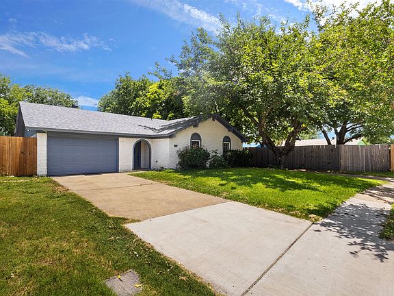 2nd image of 1065 Sunset Cir