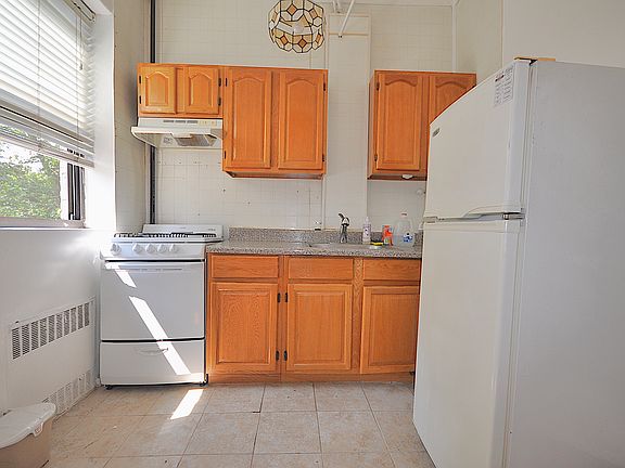 3rd image of 48 S Oxford St APT 4