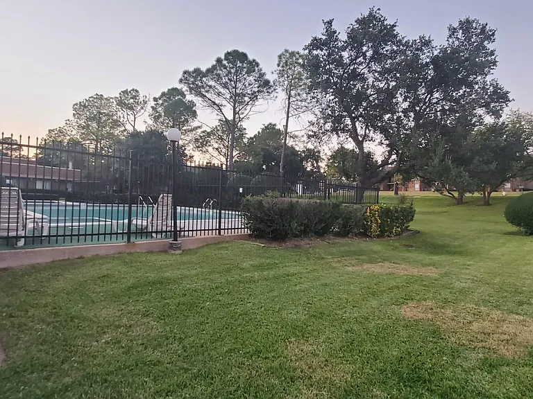 4306 Westminster Dr — Photo 6