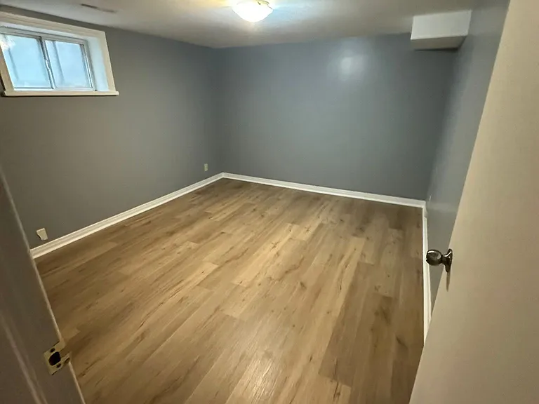20 Twin Pauls Cres #LOWER — Photo 5