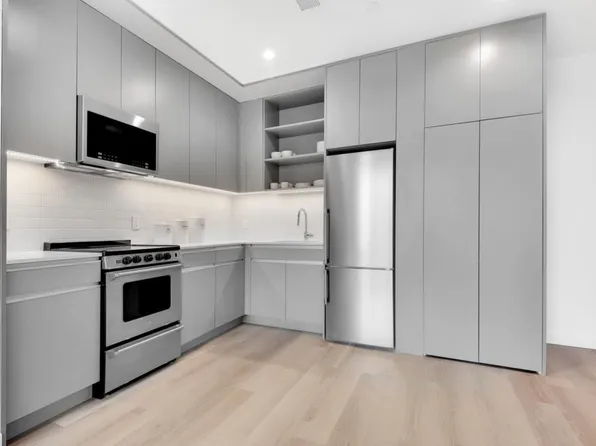 29-17 40th Avenue image 3 of 20