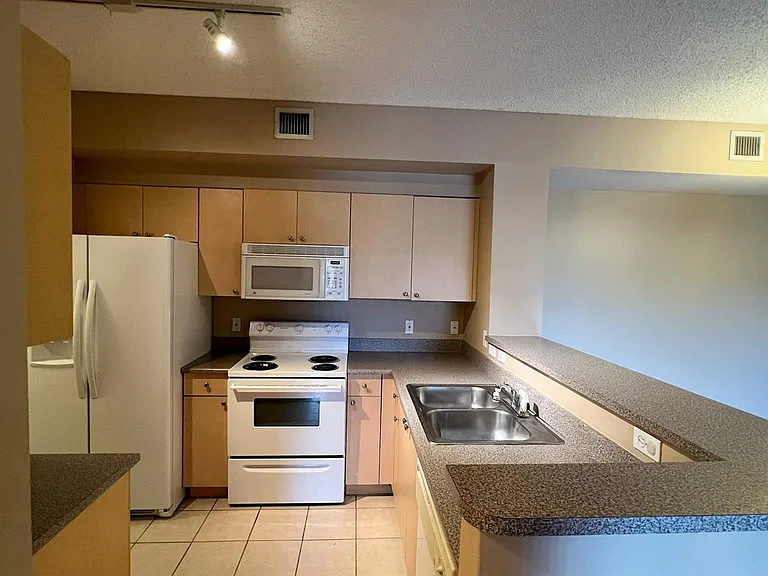 7950 N Nob Hill Rd #203 — Photo 7