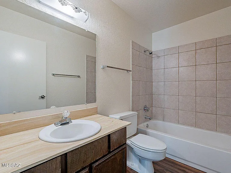 327 N Calle Del Chancero — Photo 4