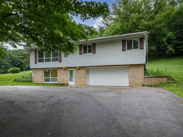 23741 Covered Bridge Dr, Richland Center, WI 53581