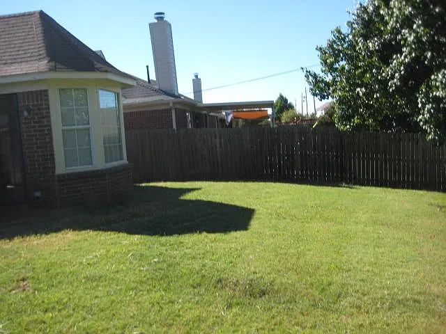 7032 Country Walk Dr — Photo 2