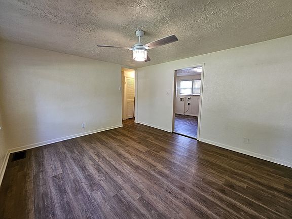 3rd image of 4023 N Elizabeth St