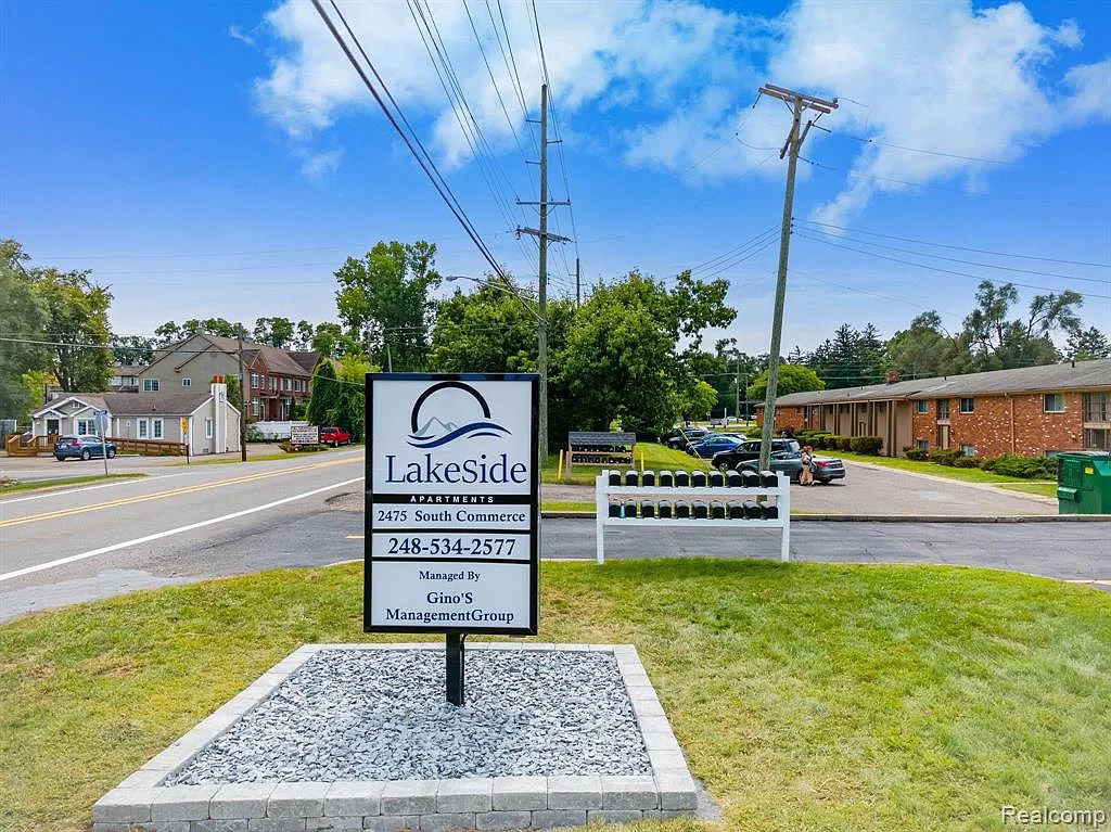 2475 S Commerce Rd — Photo 1