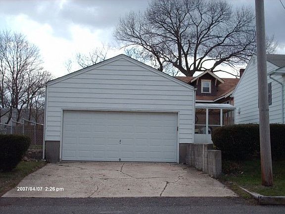 Detached 2 Car Garage