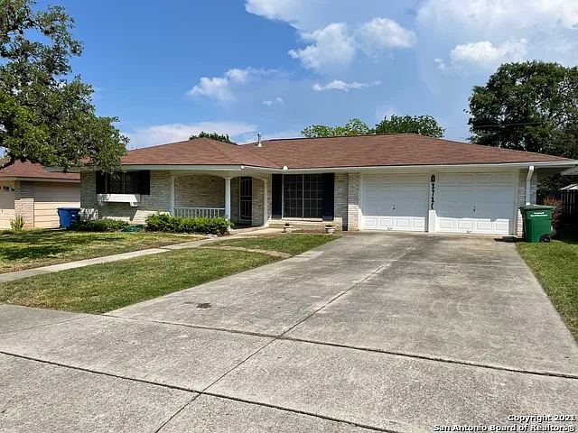 3710 Pinebluff Dr — Photo 2