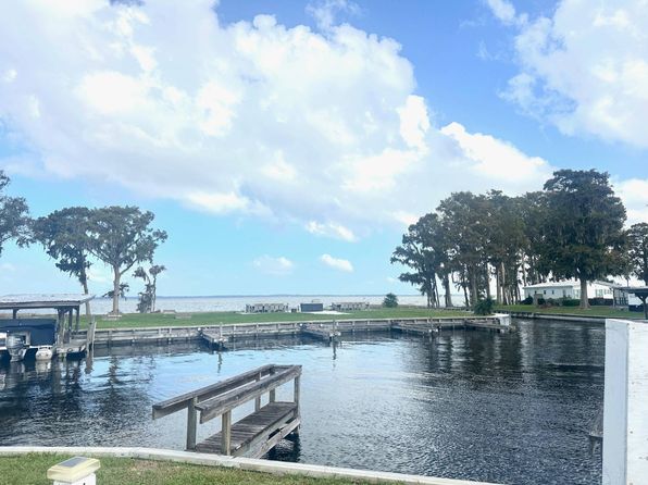 31C Lake Breeze Dr, Tavares, FL 32778