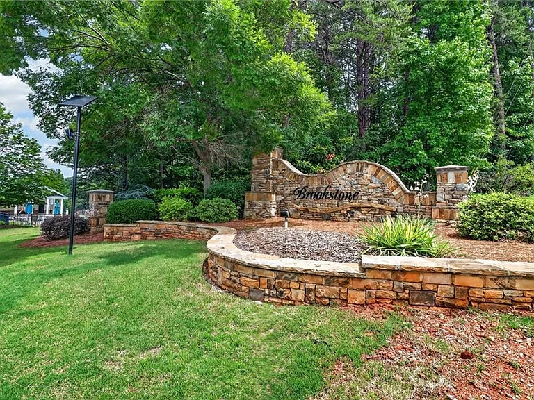 1542 Brookmere Way — Photo 30