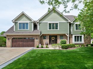 418 Buckingham Pl, Downers Grove, IL 60516