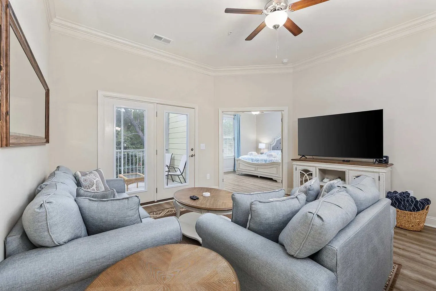 3 bed, 2.0 bath, 1173 sqft, $4,005 — Photo 2