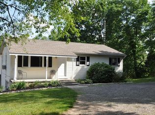 447 Hawk Rd, Saylorsburg, PA 18353