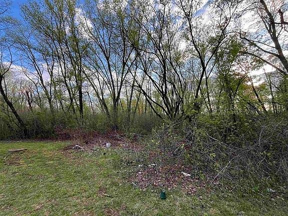 3rd image of 947 Meyer Rd