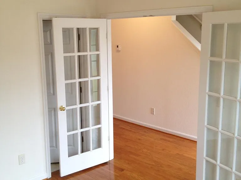305 Brookview Dr — Photo 4