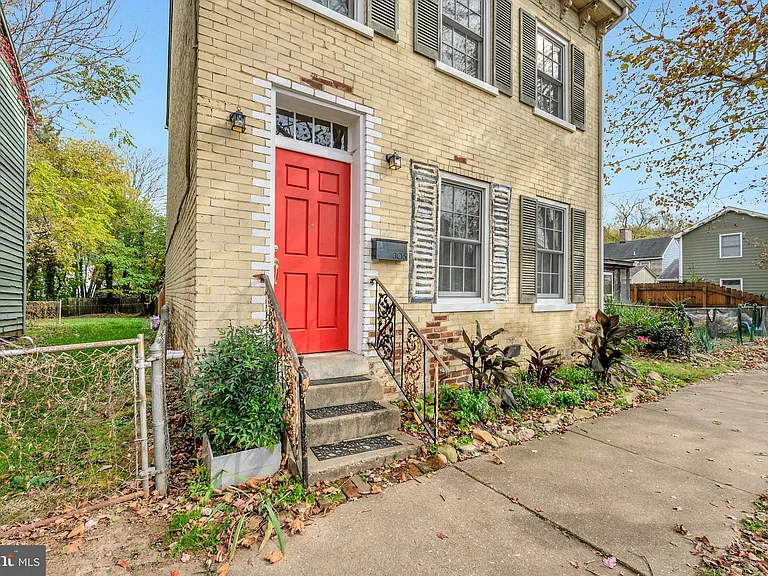 305 Prince Edward St — Photo 14