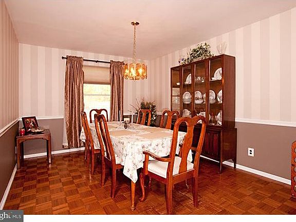 4th image of 28 Greenbrook Dr
