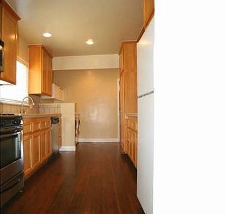 3rd image of 5349 W 127th St