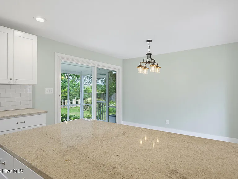 46 Holland Dr — Photo 18