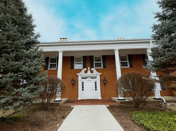 511 Coventry Ln APT 3, Crystal Lake, IL 60014