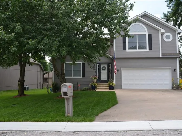 104 NE Eastwood Dr, Blue Springs, MO 64014
