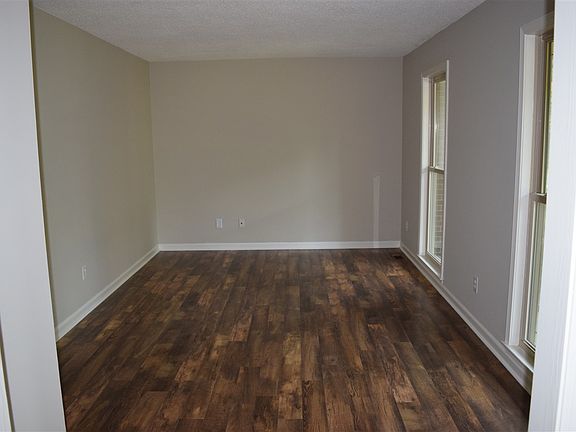 4th image of 86 Moorewood Dr