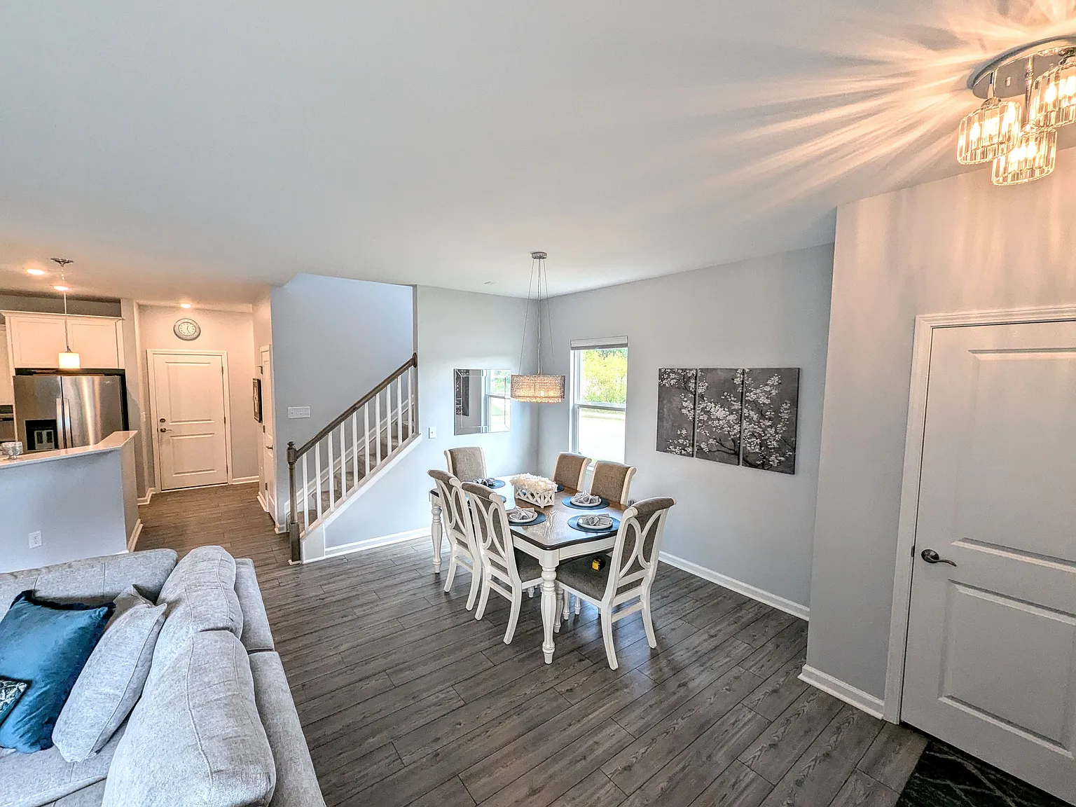 Spacious End-Unit Townhome in Royal Creek Available Immediately — Photo 4