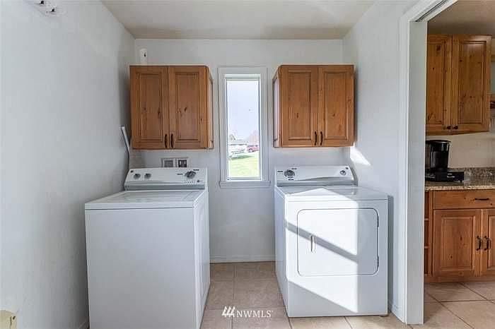 1st image of 981 Shawn Ave