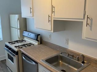 1211 W 45th St APT 3E, Kansas City, MO 64111