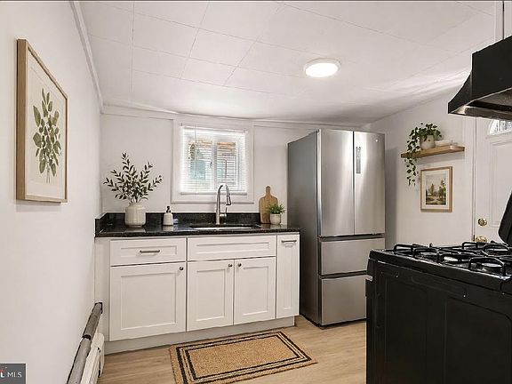 2nd image of 502 Mountain St