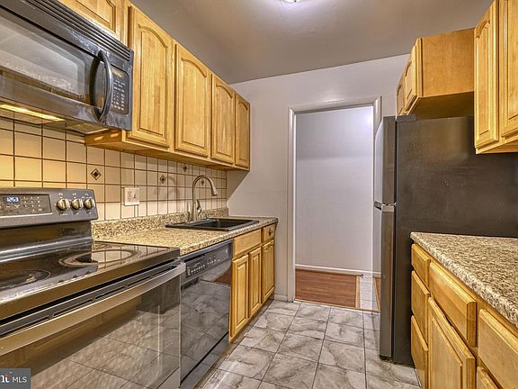 4th image of 10551 Twin Rivers Rd Unit B-2