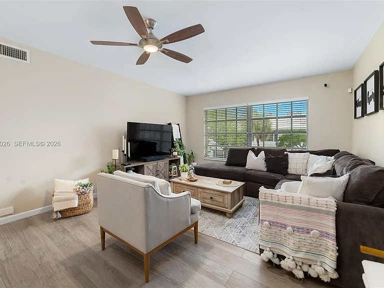 2201 NE 66th St #1323 — Photo 6