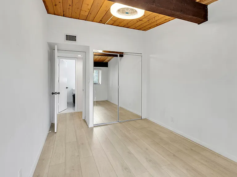 720 E Coco Plum Cir #5 — Photo 17