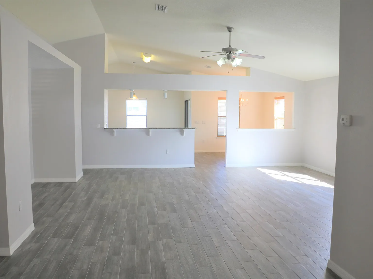 3 bed, 2.0 bath, 1809 sqft, $2,140 — Photo 3