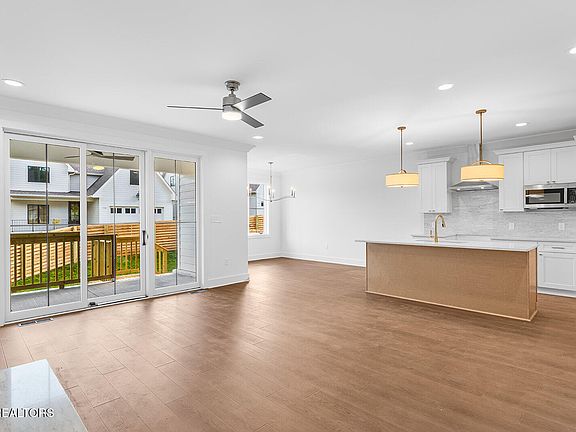 5th image of 7124 Deane Hill Dr