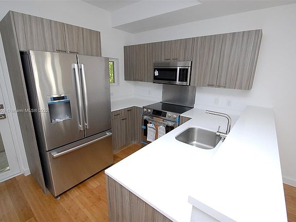 2nd image of 619 Meridian Ave #3