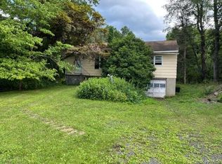 28 Sarvis Ln, Newburgh, NY 12550
