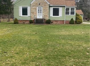 6232 Crossview Rd, Seven Hills, OH 44131