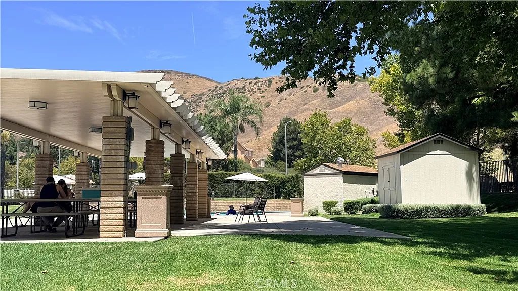 4 bed, 2231 sqft, $4,600 — Photo 4